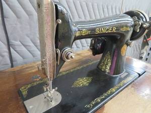 VINTAGE SIONGER SEWING MACHINE WITH CABINENT