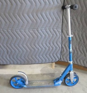 LARGE RAZOR ADULT SIZE.