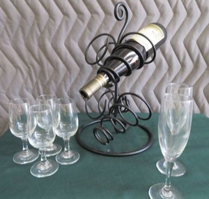 4 BOTTLE WINE HOLDER  GLASSES