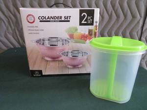 NEW IN BOX COLANDER SET