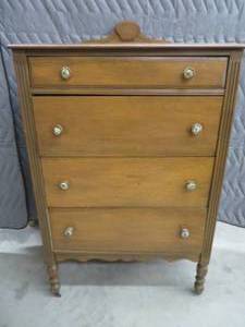 4 DRAWER WOOD DRESSER