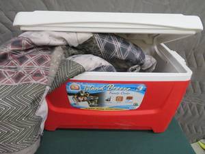 IGLOO COOLER WITH QUILT