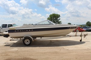 Bayliner Capri Boat and Trailer