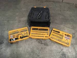 14 in. and 38 in. Drive 90-Tooth Standard and Deep SAEMetric Mechanics Tool Set in 3-Drawer Storage Box (232-Piece) by GEARWRENCH Customer Returns See Pictures