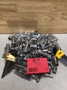 lot 39 image: Mix Lot of Small Hand Tools - Customer Returns - Review all pictures
