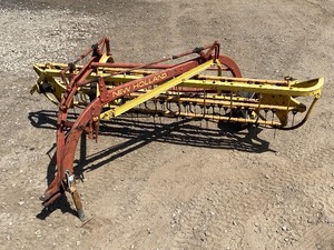 lot 3 image: New Holland Hay Rake