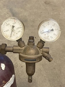 lot 16 image: Argon  CO2 Tank With Regulator Gauges