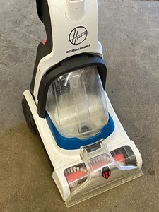 lot 18 image: Hoover PowerDash Pet Carpet Cleaner