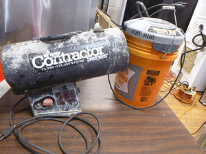 lot 9 image: Garage Items
