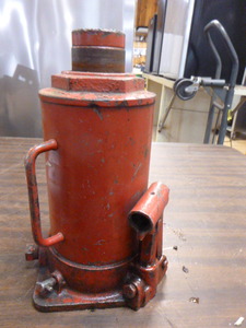 lot 11 image: Bottle Neck Jack