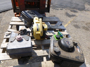 lot 29 image: 4 Small Gas Engines
