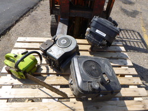 lot 30 image: 3 Small Gas Engines and Chainsaw