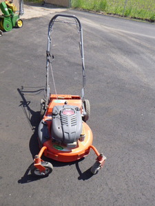 lot 32 image: Scotts Push Lawn Mower