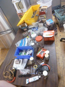 lot 59 image: Garage Items