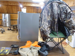 lot 80 image: HuntingCamping Items
