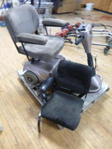lot 90 image: Legend Pride Electric Scooter