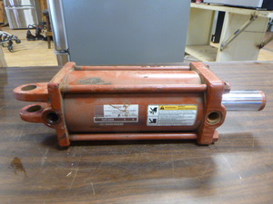 lot 106 image: Hydraulic Ram