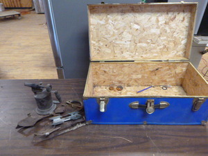 lot 134 image: Trunk with Vintage Items