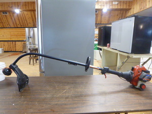 lot 138 image: Craftsman Gas Trimmer