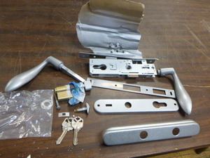 lot 151 image: Door Hardware