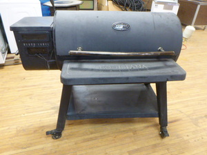 lot 158 image: Louisiana Grill and Smoker