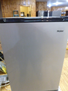 lot 171 image: Haier Mini Refrigerator
