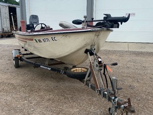 1979 SmokerCraft Boat, Motor & Trailer
