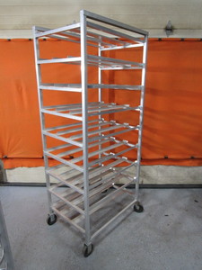 lot 19 image: Alum Can Rack