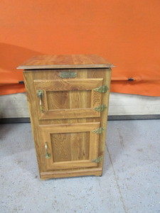 lot 27 image: Mini Fridge