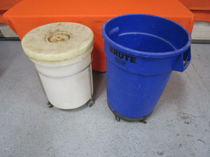 lot 32 image: (2) Garbage Cans