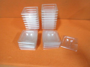 lot 92 image: (17) Plastic Food Bins wLids 5x6x4