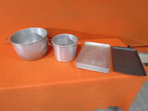 lot 150 image: Alum Pots & Baking Sheets