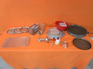 lot 160 image: 16 Pizza Pans & Misc.