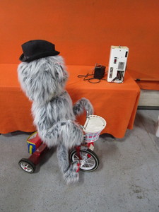 lot 163 image: Remote Controlled Table Delivery Trike