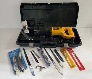 DeWalt Reciprocating Saw With Blades G
