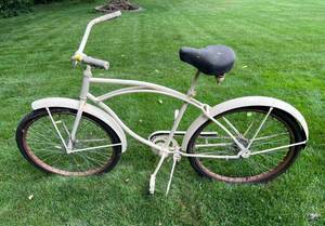 Vintage Hand Painted Bike Lawn Ornament ud