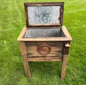 Seasoned Wood Metal Lined Deck Cooler ud