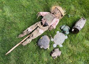 Group Of Yard Dcor ud