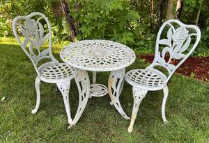 Ornate Cast Iron Lawn Table With Two Chairs ud