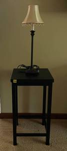 Small Table And Lamp 14W x 14D x 26T ul