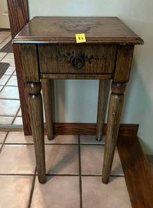Small Decorative Side Table 15x 15 x 26 14T dw