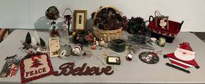 Large Group Of Misc. Christmas Dcor d