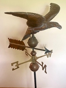 lot 1 image: Vintage Brass Eagle Figurine Weather Vane