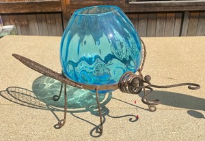 lot 104 image: Two Fun Decorative Garden Items
