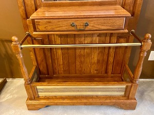 lot 57 image: Lovely Oak Decorative Hall Tree