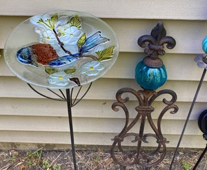 lot 163 image: Variety of Fun Decorative Garden Sticks
