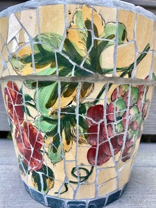 lot 112 image: Beautiful Mosaic Style Planter