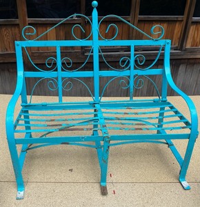 lot 117 image: Adorable Blue Mini Bench and Two Birdhouses