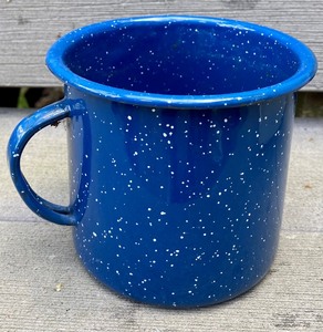lot 152 image: Decorative Blue Floral Planter and Cup