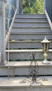 lot 141 image: Variety of Garden Decor